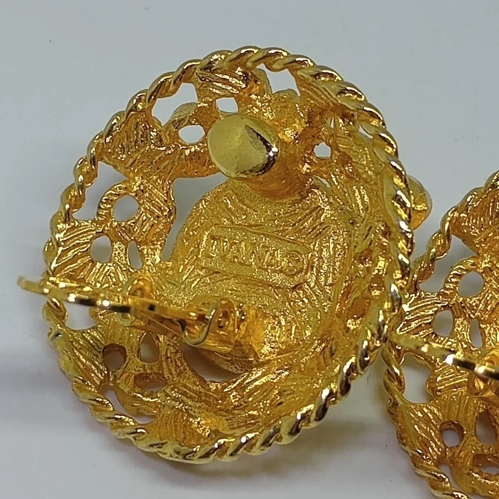 * vintage Ivana Trump gold tone faux pearl clip on earrings